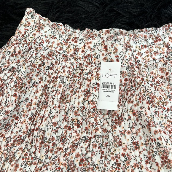 NWT Loft floral dressy shorts - Picture 2 of 2